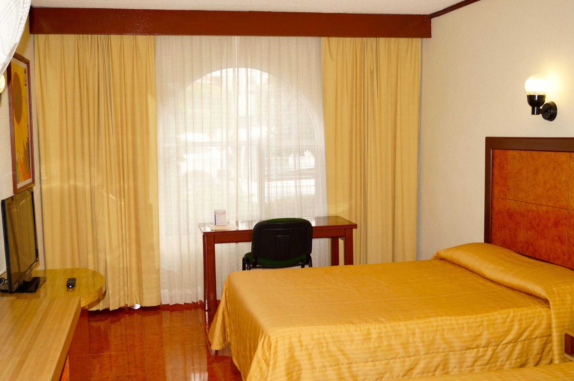 Hotel & Suites Villa Del Sol Morelia Exterior photo