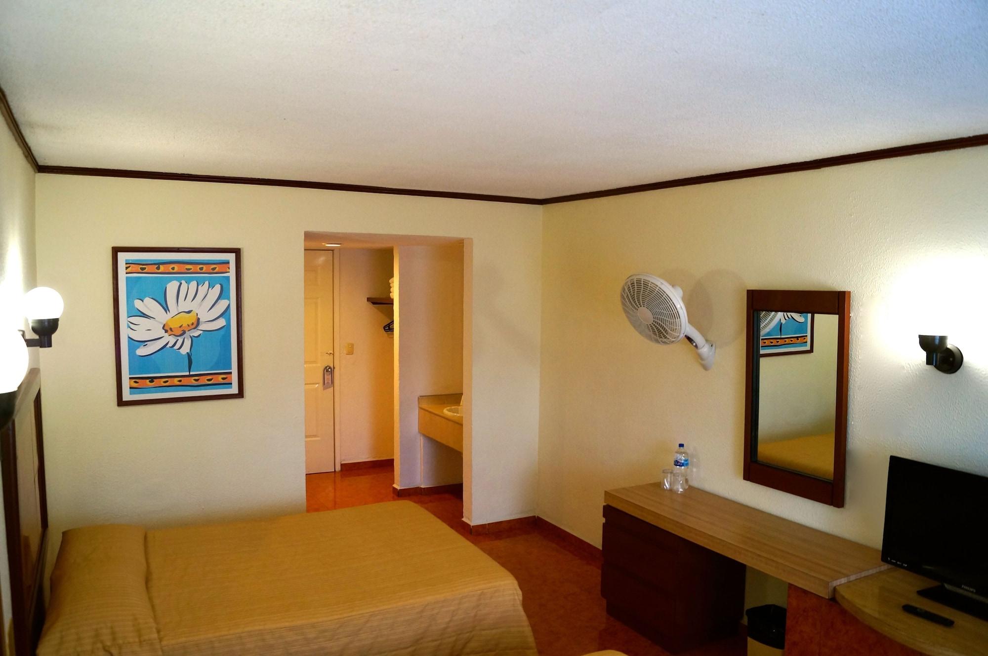 Hotel & Suites Villa Del Sol Morelia Exterior photo
