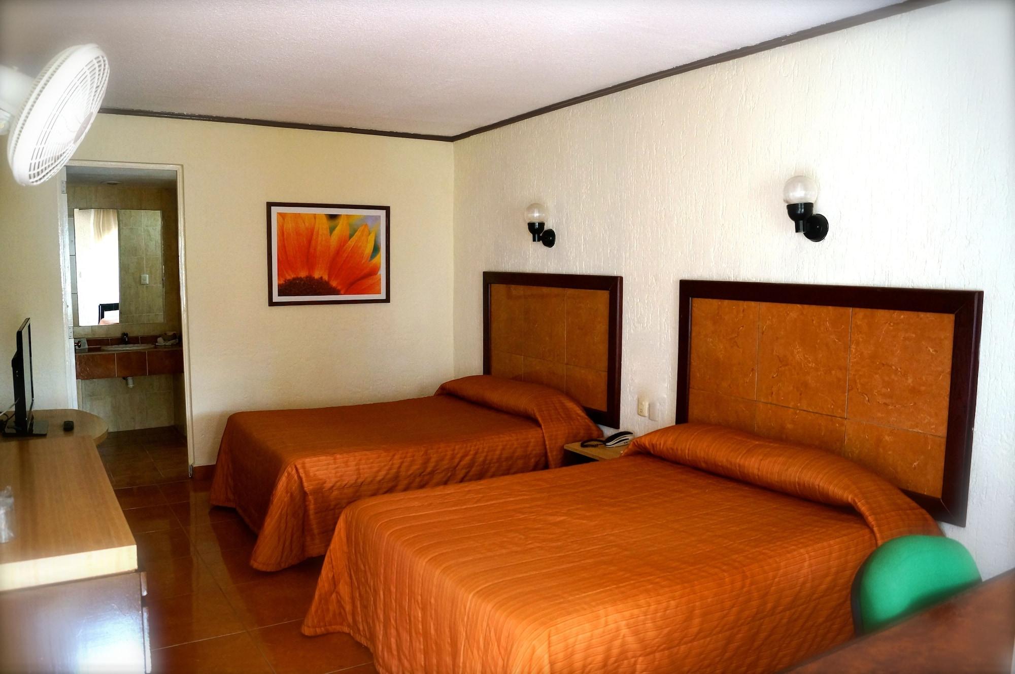 Hotel & Suites Villa Del Sol Morelia Exterior photo