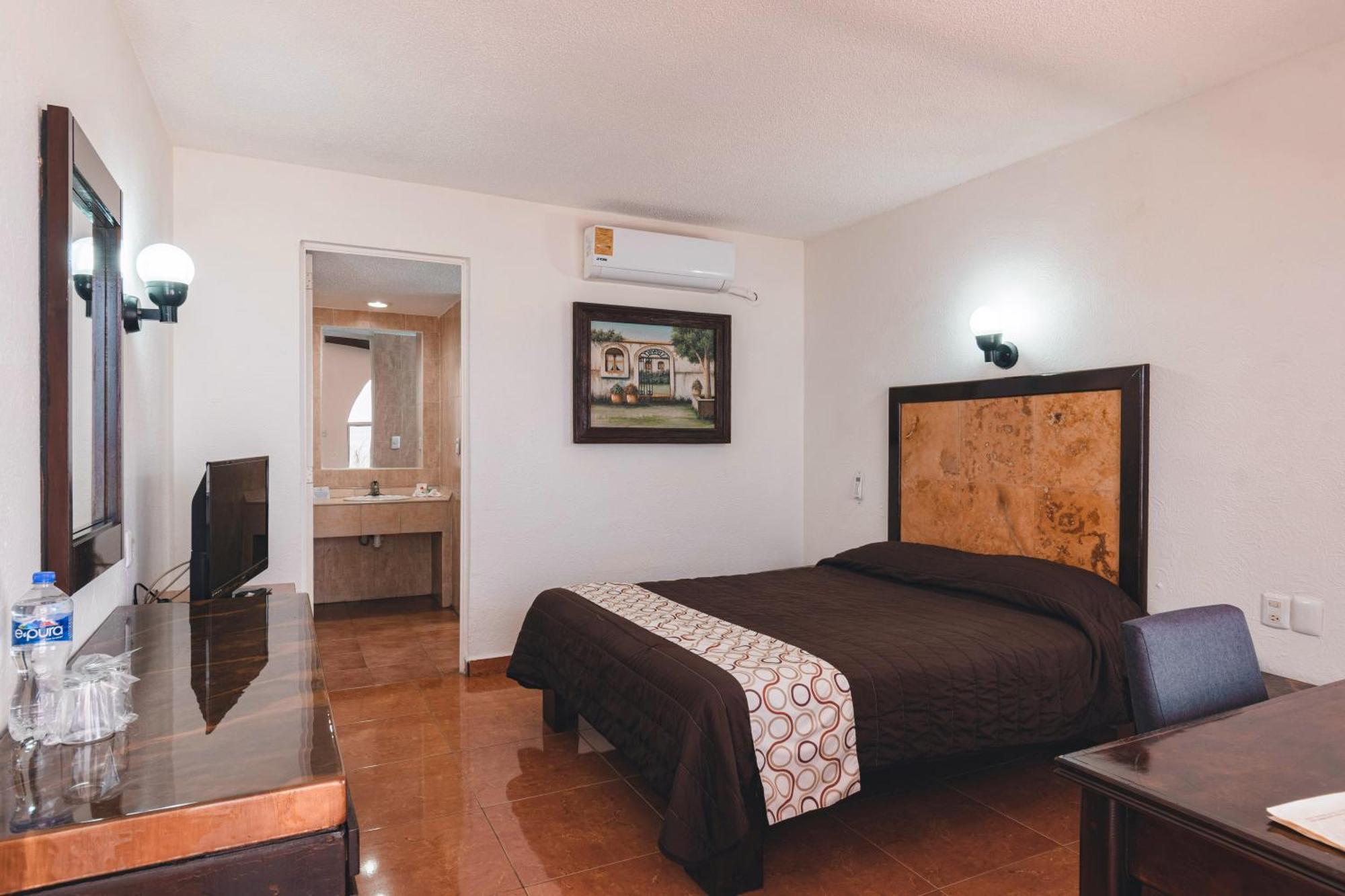 Hotel & Suites Villa Del Sol Morelia Exterior photo