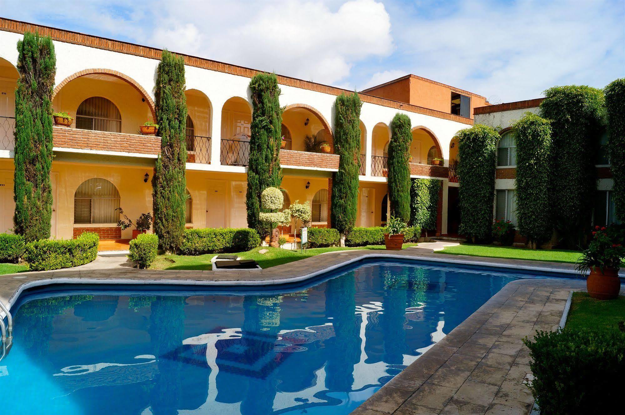 Hotel & Suites Villa Del Sol Morelia Exterior photo